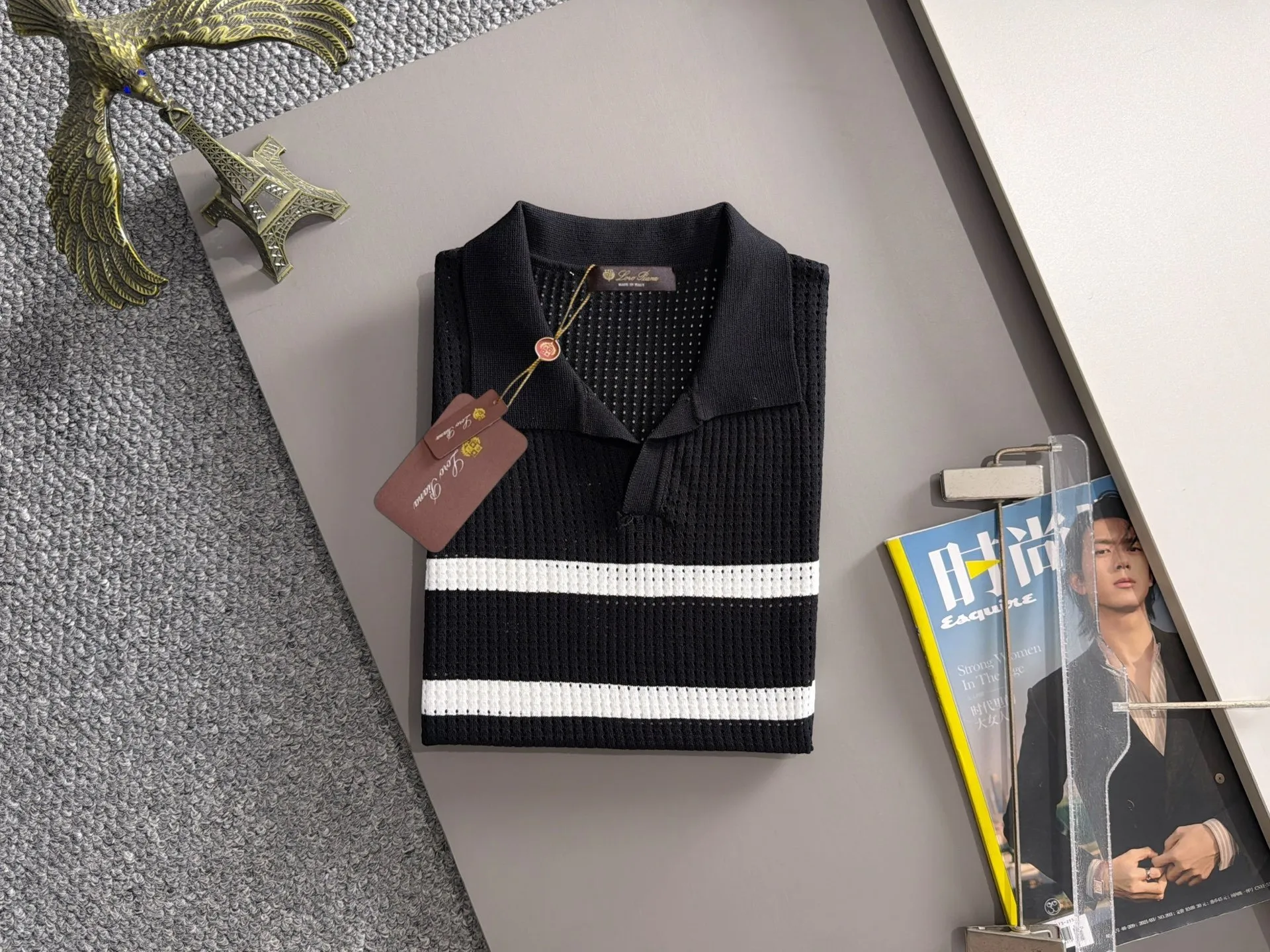LP high quality Loro Piana 26ss New Arrival men's short-sleeved T-shirt. Made of combed cotton yarn knitted cotton fabric, no pressure when entering and exiting the counter. Exclusive control of raw materials. It feels substantial when weighed, and the upper body is more textured than ordinary T-shirts. This texture can handle the weather easily and is suitable for both hot and cold! Loose fit design, looks noble. The only correct version is available Size: M to 3XL